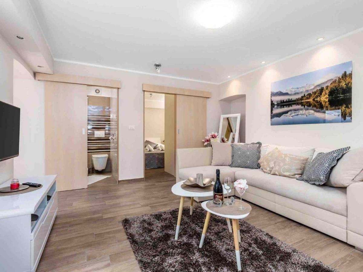 Srok Apartments With Pool 카스타브 외부 사진