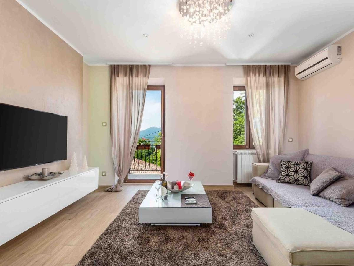 Srok Apartments With Pool 카스타브 객실 사진